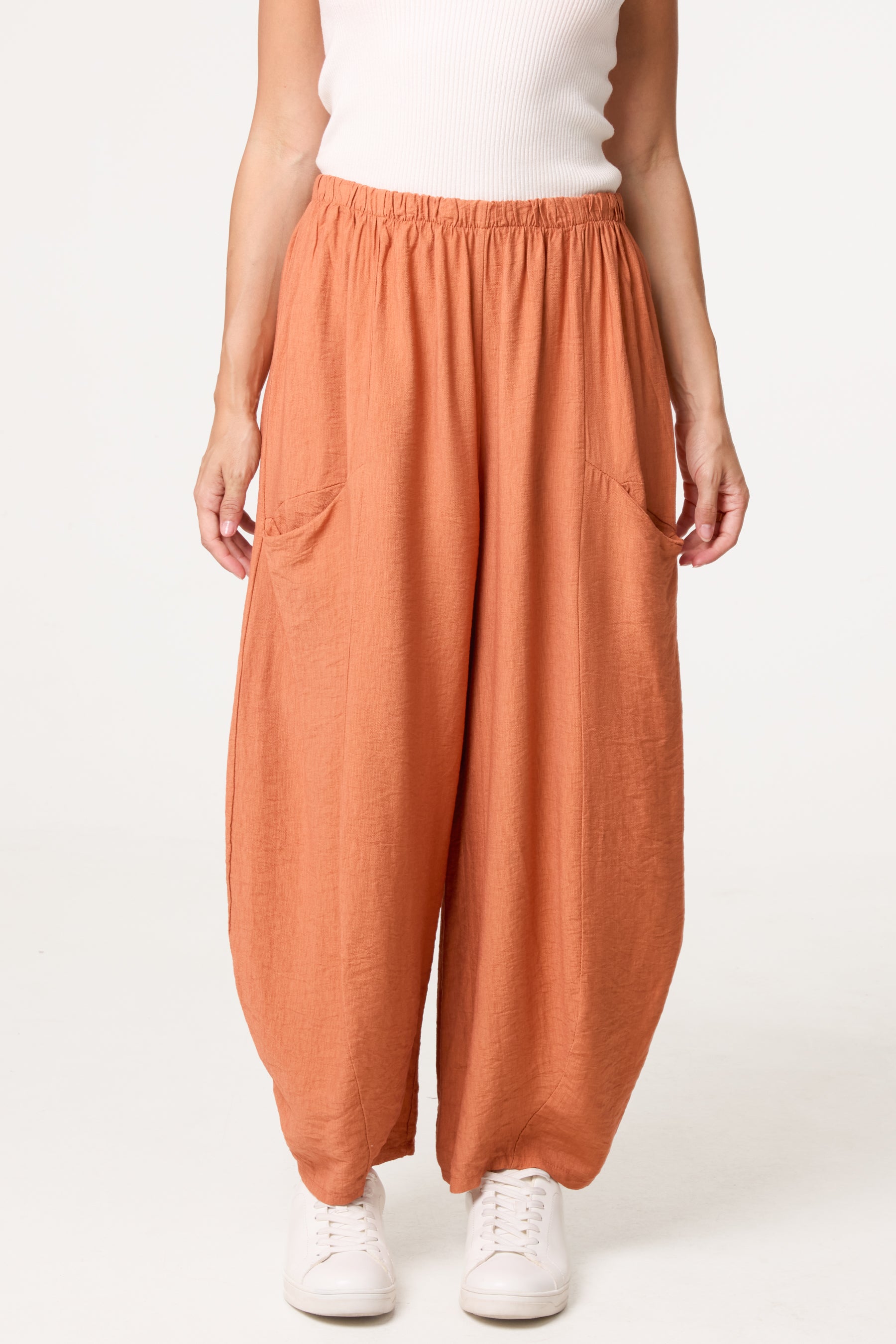 Wide-Leg Relaxed Trousers With Pockets