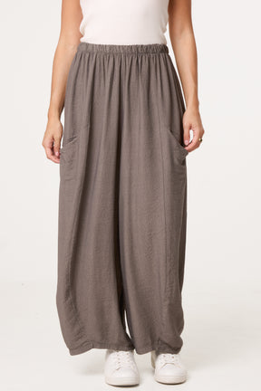 Wide-Leg Relaxed Trousers With Pockets