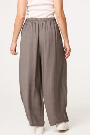 Wide-Leg Relaxed Trousers With Pockets