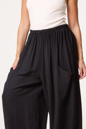 Wide-Leg Relaxed Trousers With Pockets