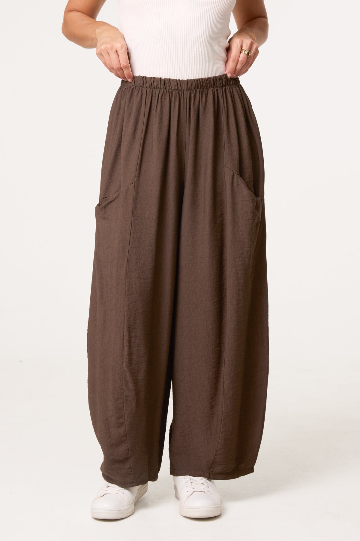 Wide-Leg Relaxed Trousers With Pockets