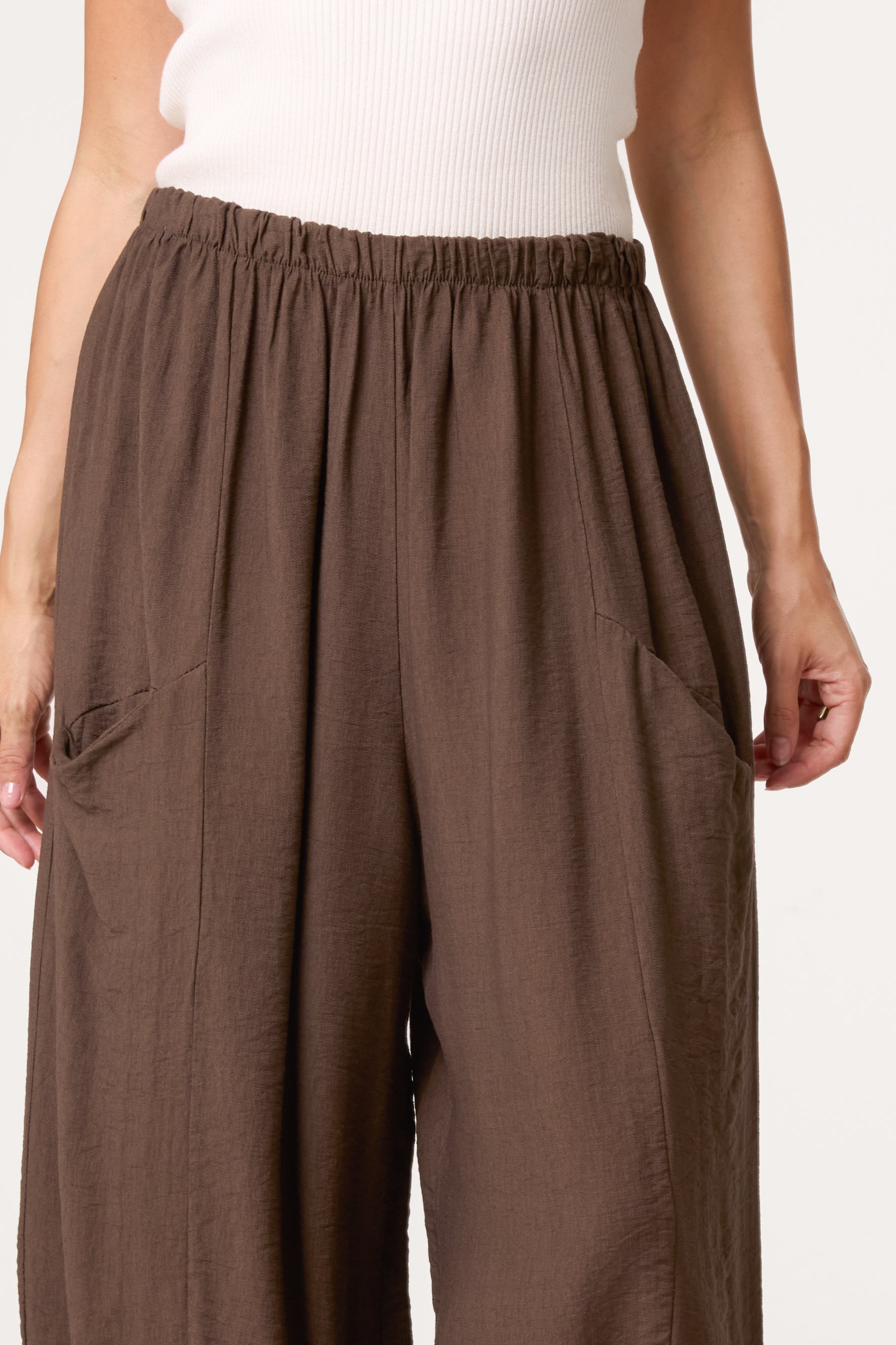 Wide-Leg Relaxed Trousers With Pockets