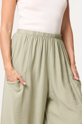 Wide-Leg Relaxed Trousers With Pockets