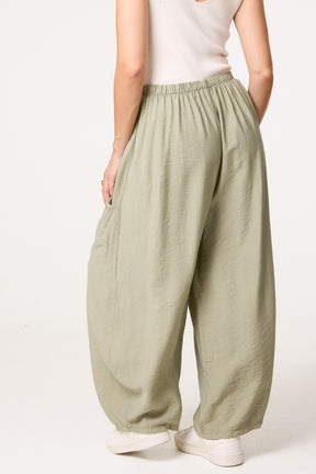 Wide-Leg Relaxed Trousers With Pockets