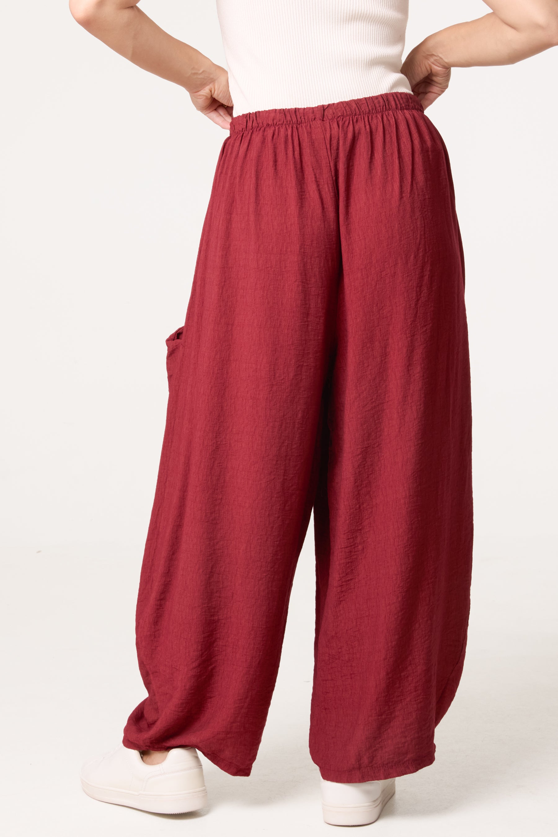 Wide-Leg Relaxed Trousers With Pockets