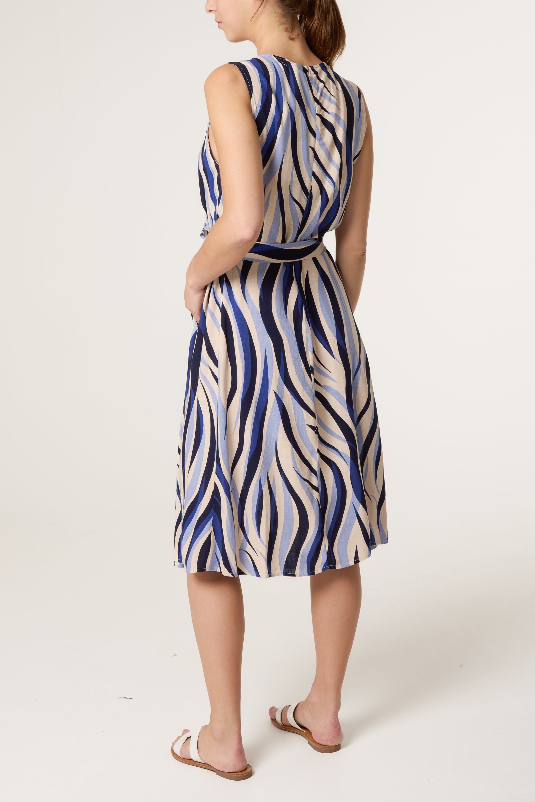 Round Neck Swirls Belted Dress