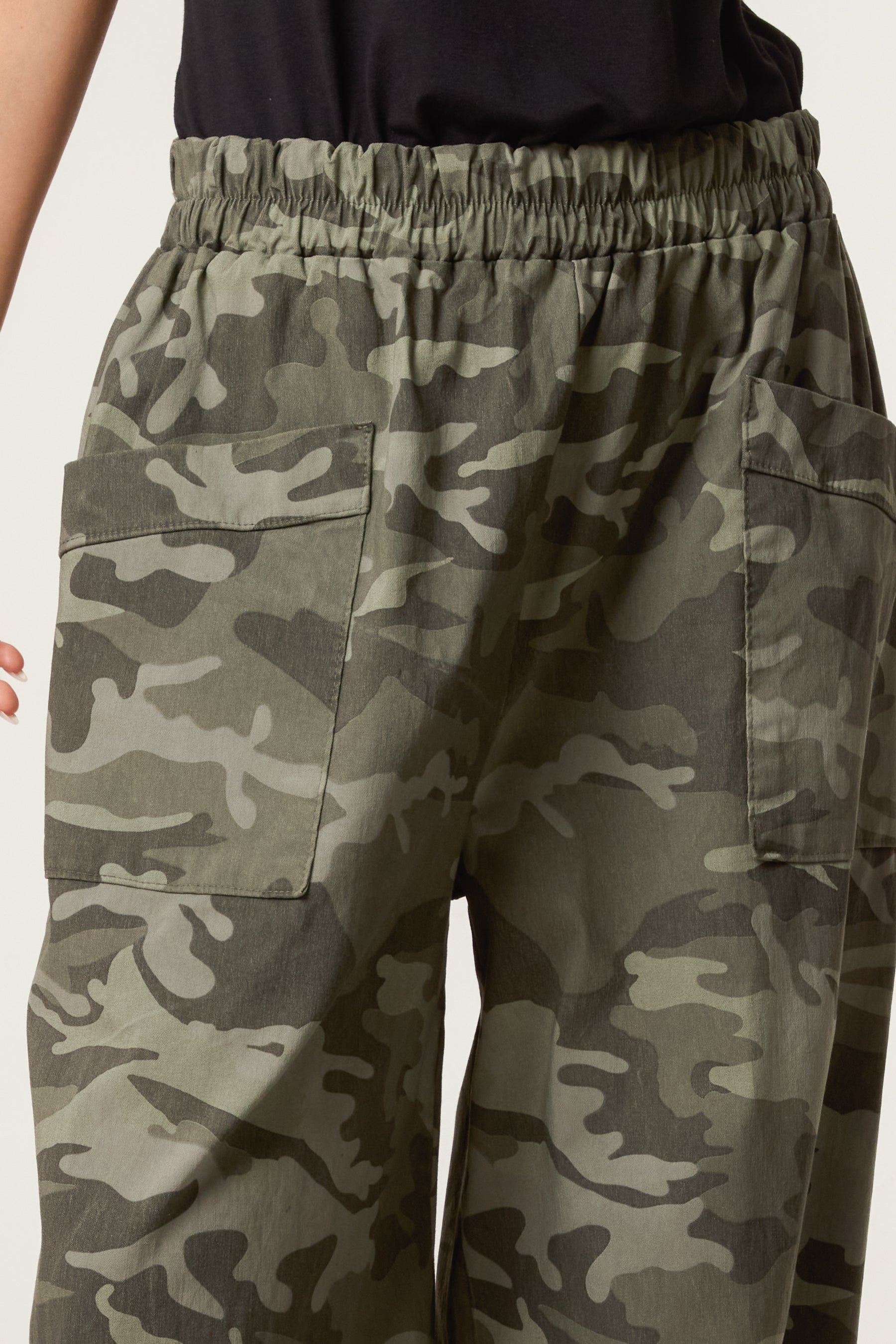 Camouflage Barrel Leg Trousers