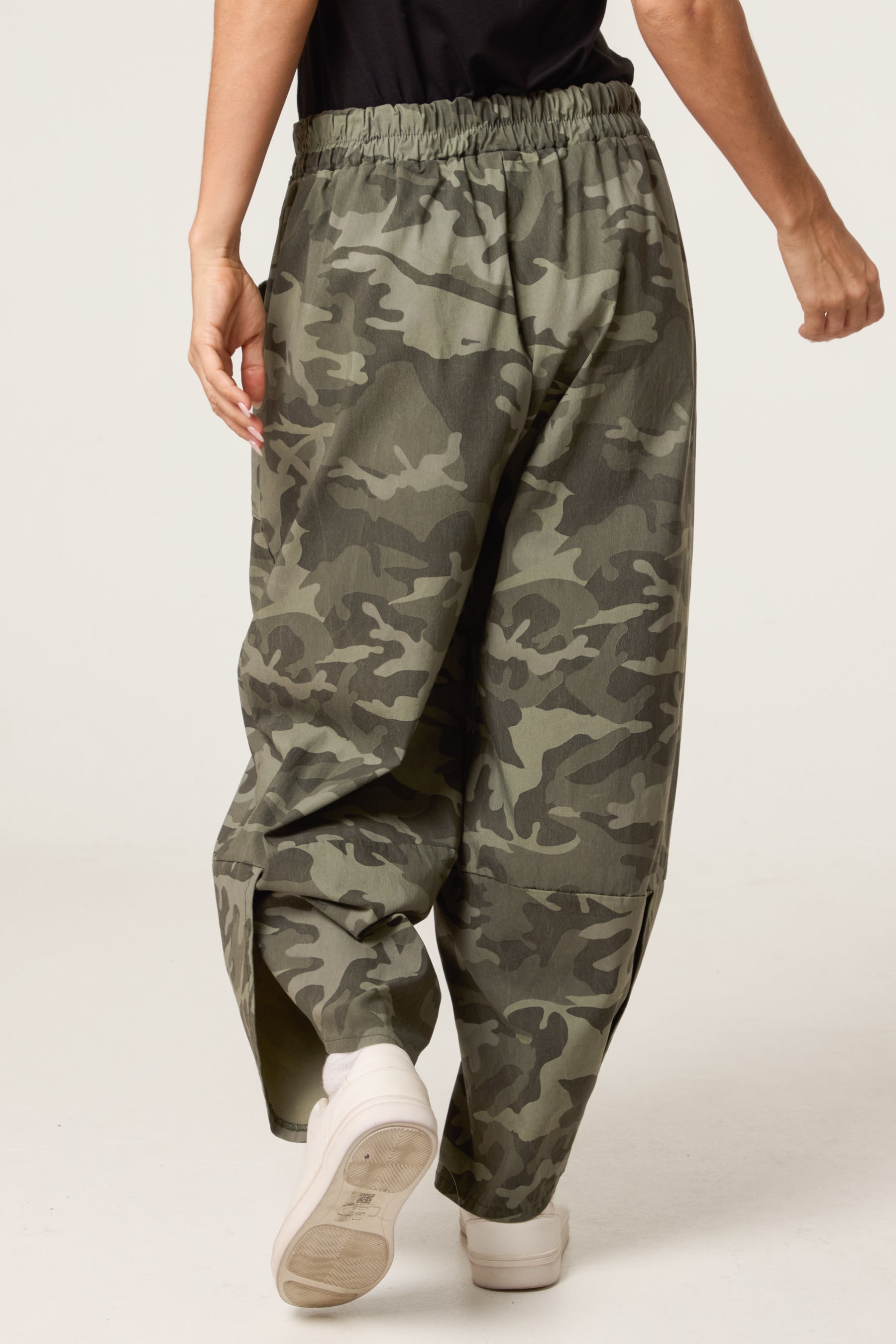 Camouflage Barrel Leg Trousers