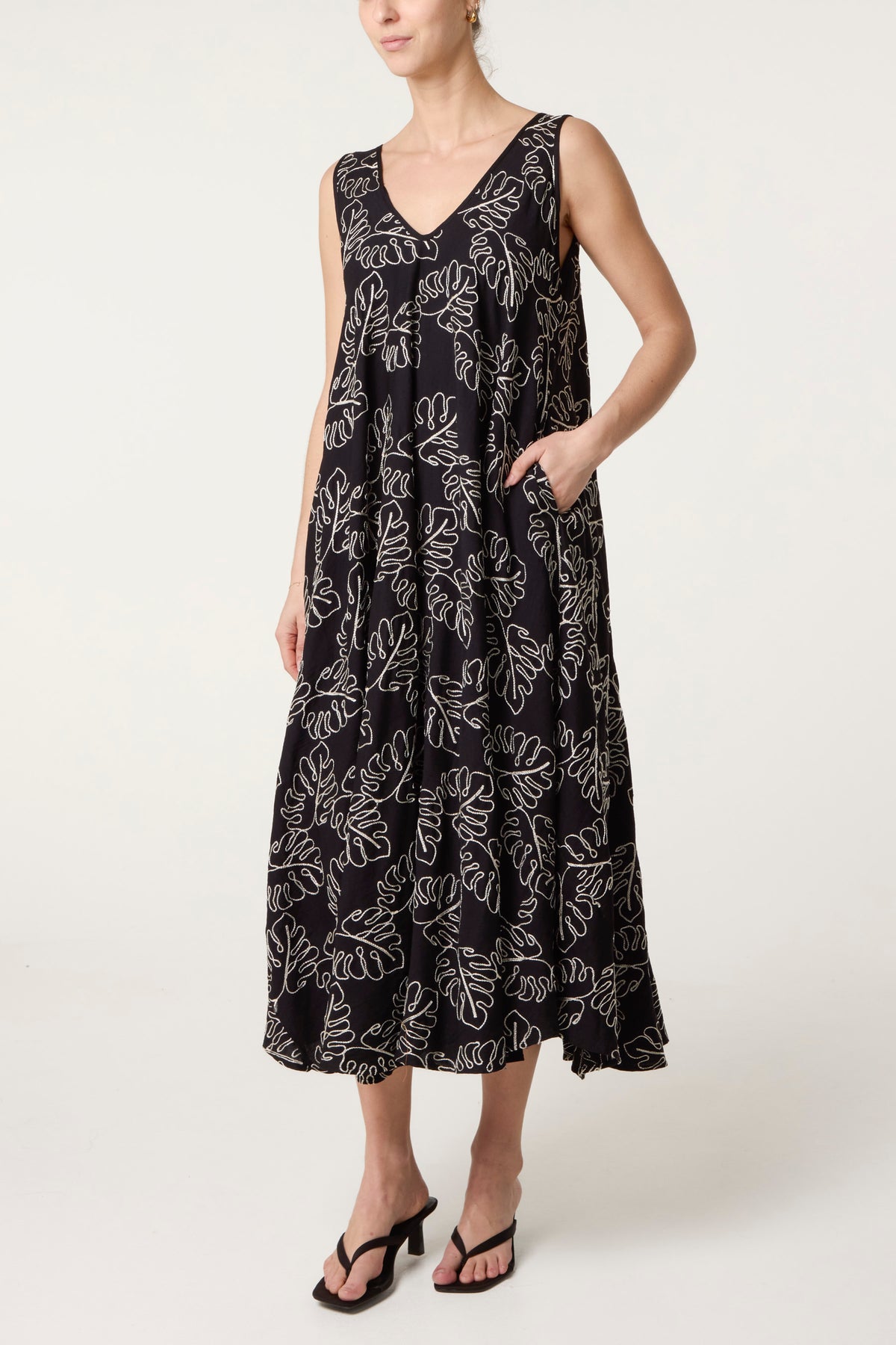 Embroidery V-Neck Relaxed Dress