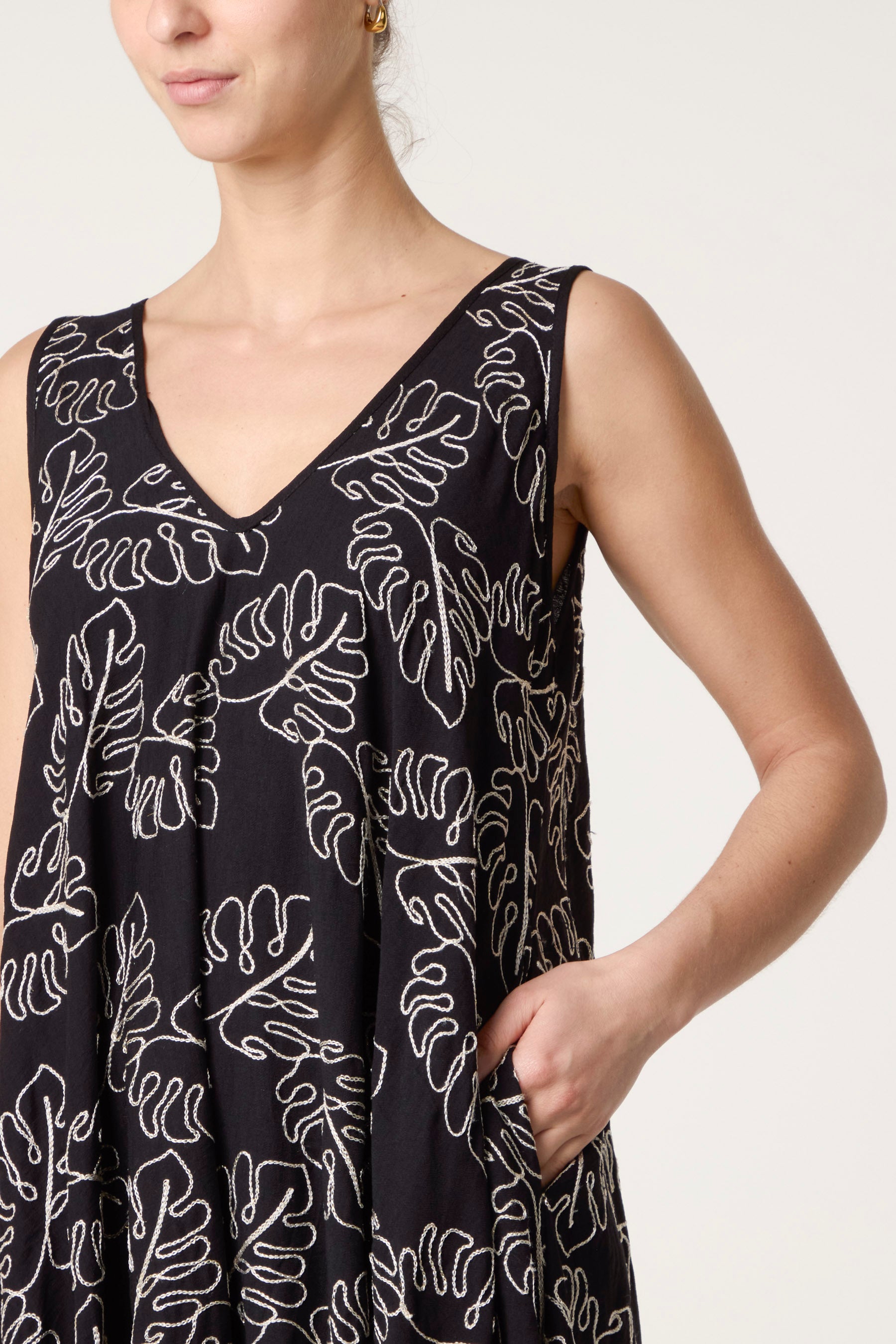 Embroidery V-Neck Relaxed Dress
