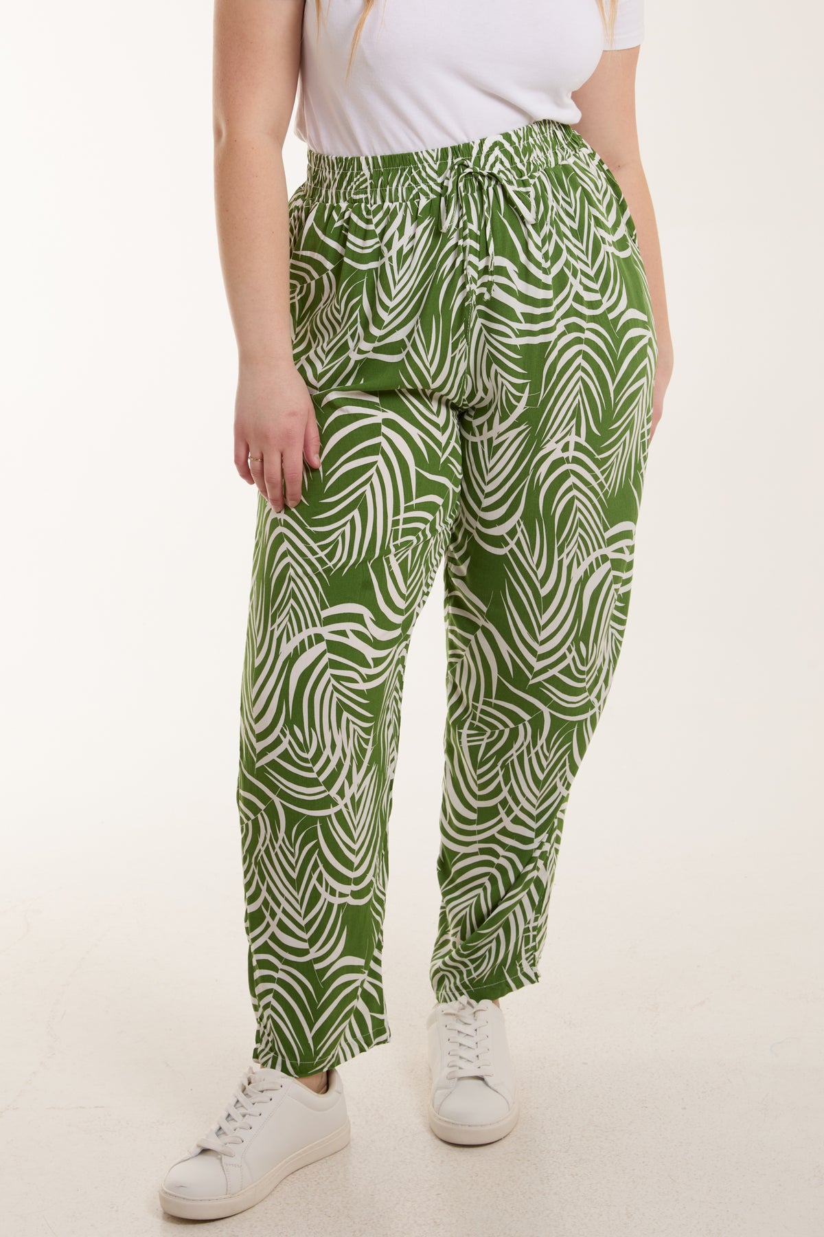 Thin Leaf Print Capri Trousers