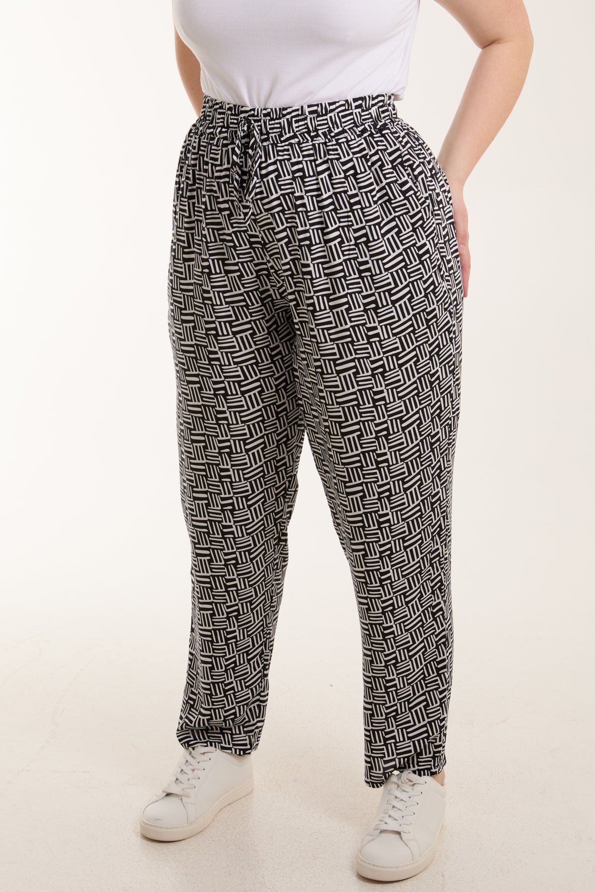 Geometric Print Capri Trousers