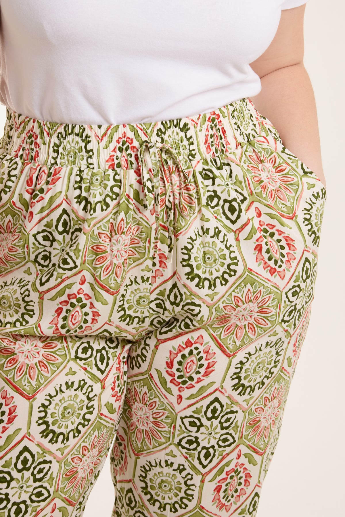 Floral Mandala Print Capri Trousers