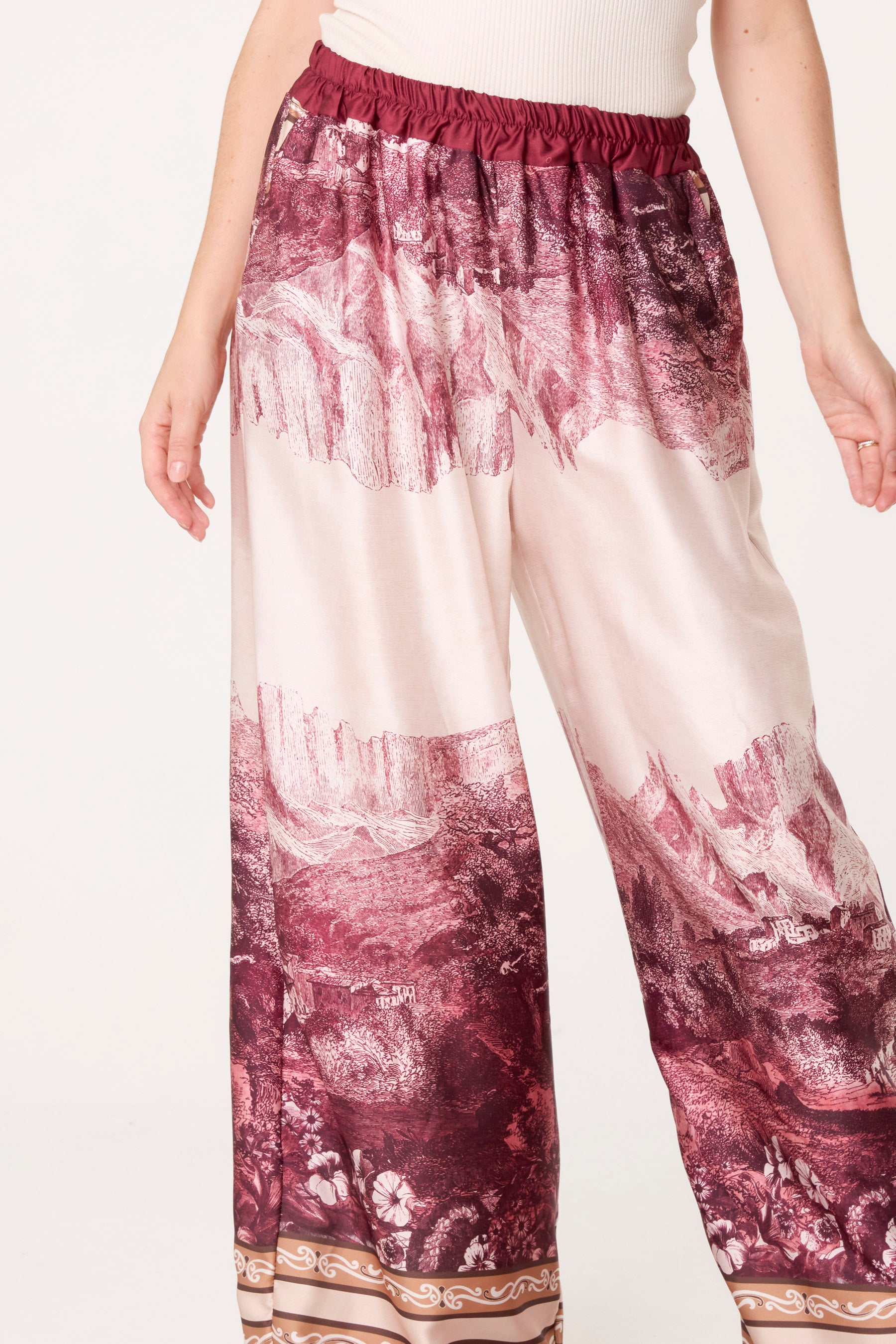 Mountain Print Border Edge Trousers