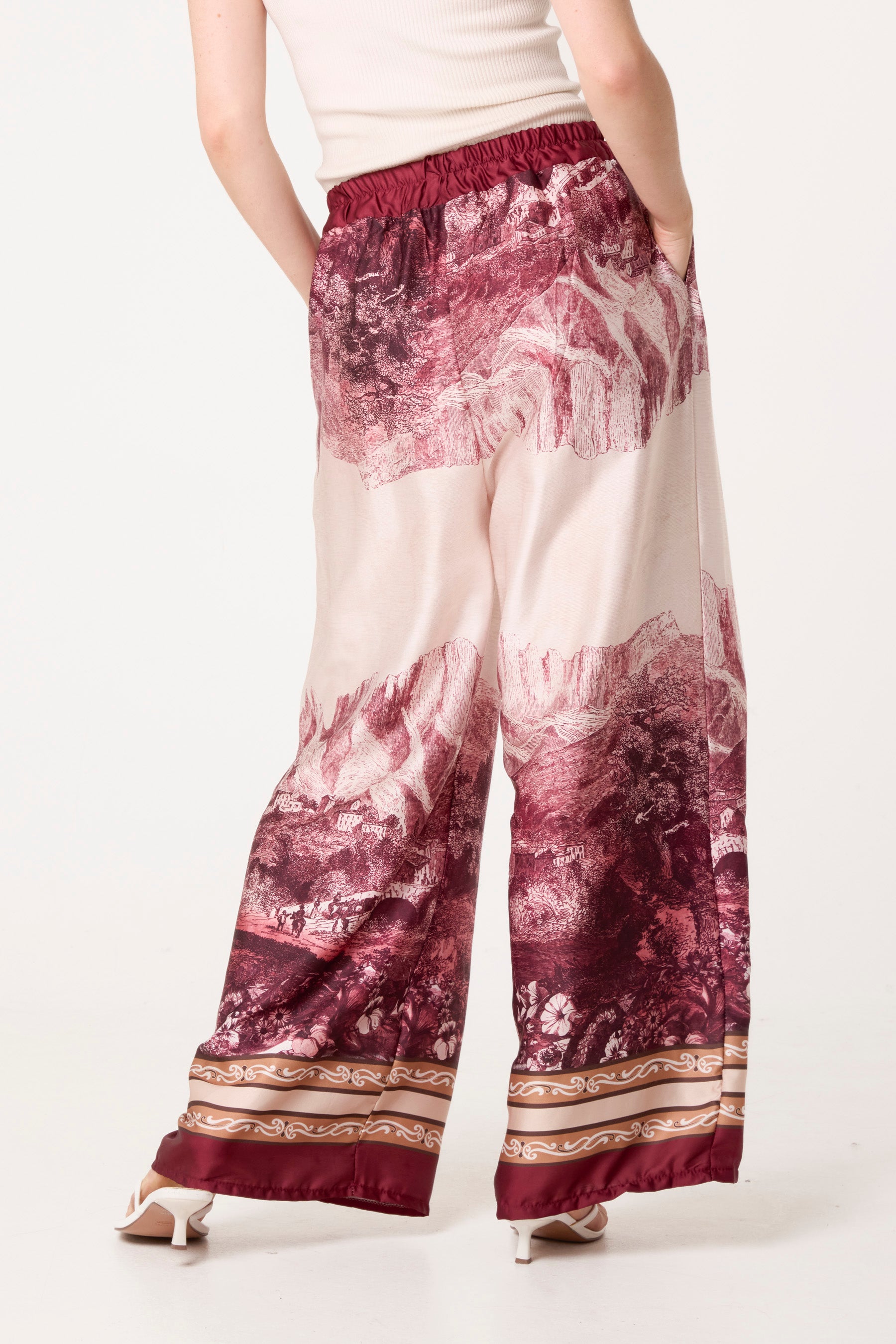 Mountain Print Border Edge Trousers