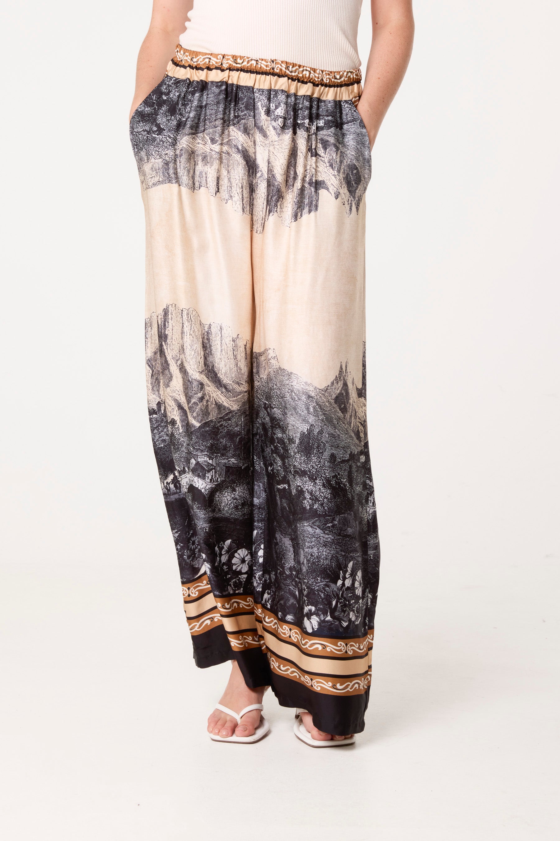 Mountain Print Border Edge Trousers