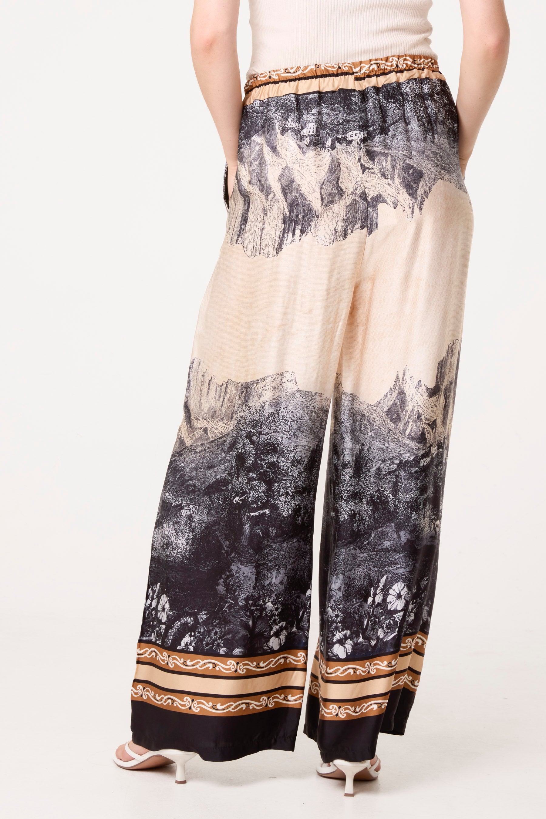 Mountain Print Border Edge Trousers