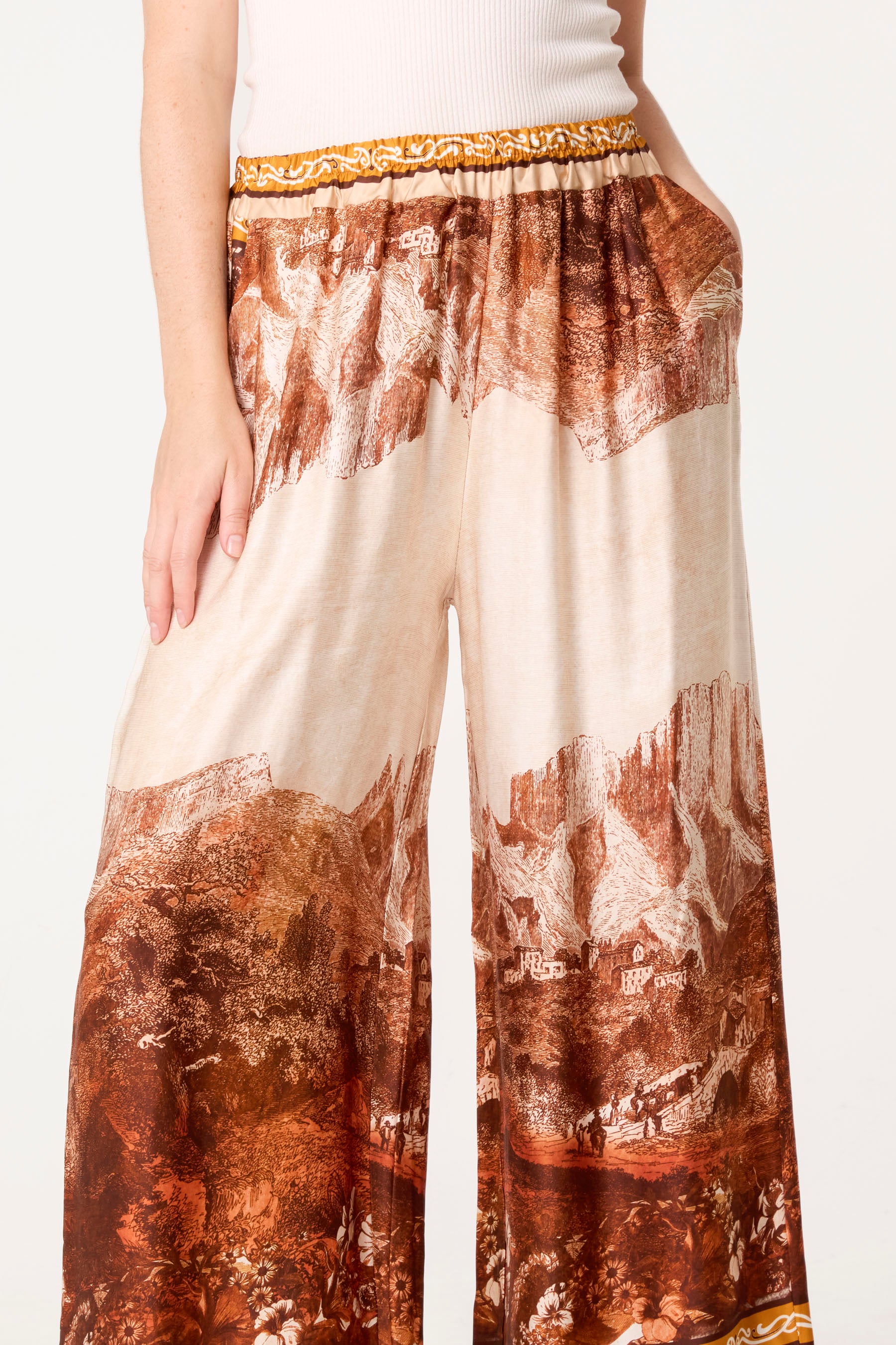 Mountain Print Border Edge Trousers
