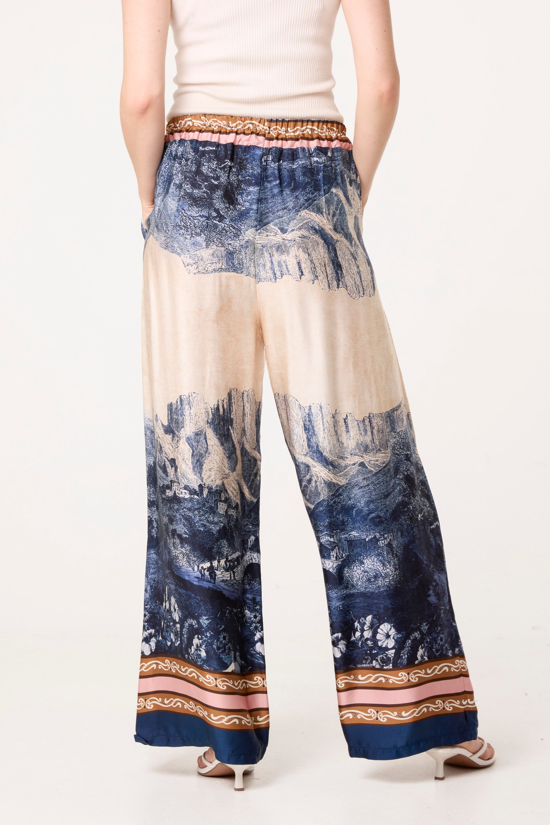 Mountain Print Border Edge Trousers