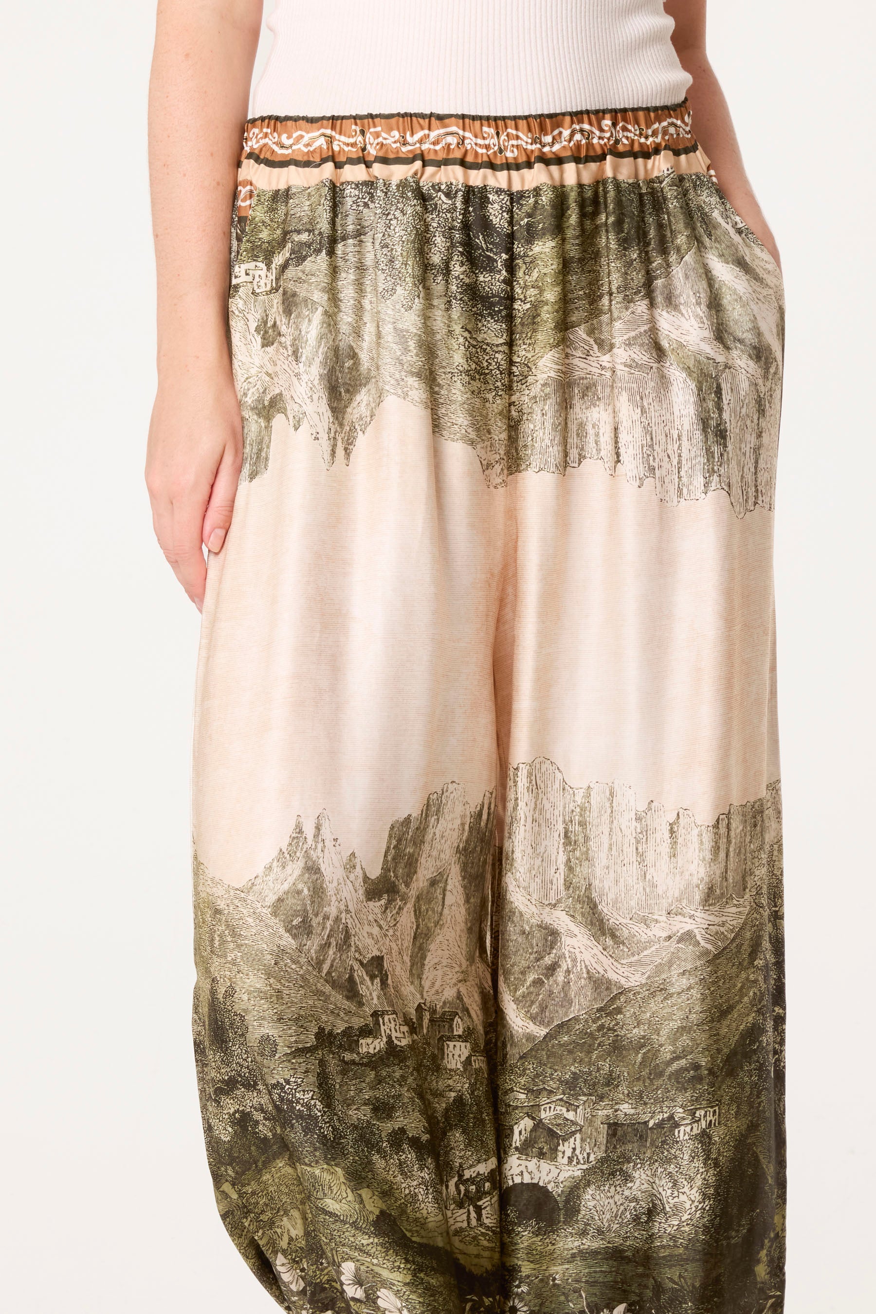 Mountain Print Border Edge Trousers