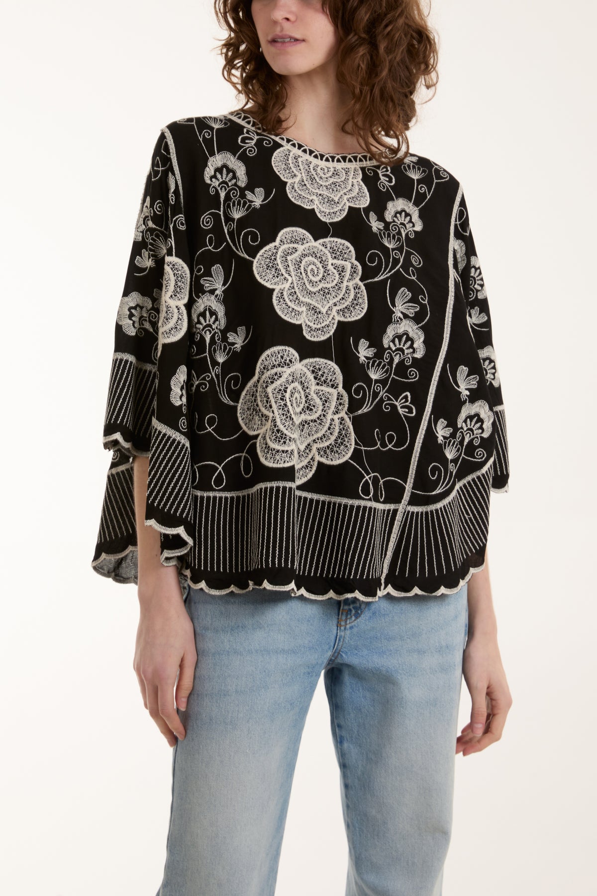 Embroidery Flower Scallop Blouse