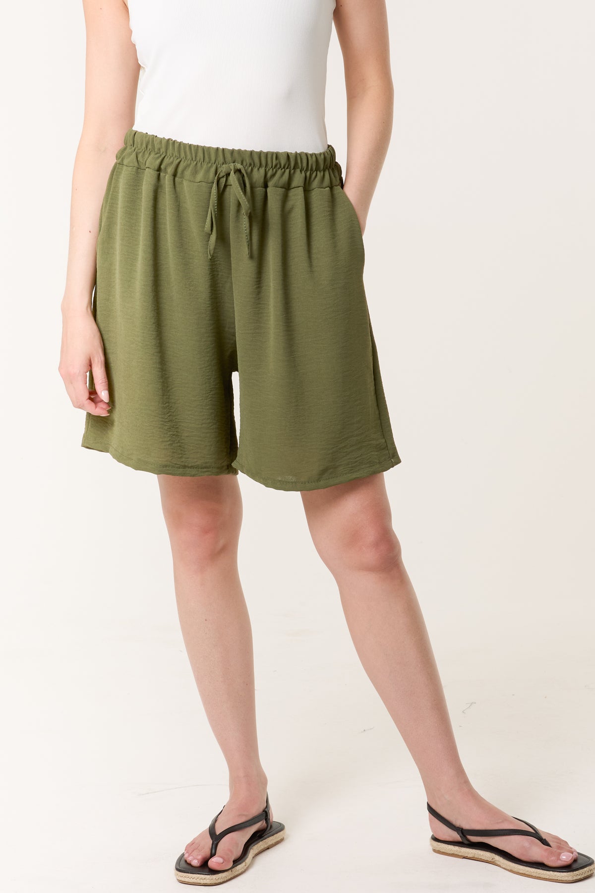 Relaxed Fit Pockets Bermuda Shorts