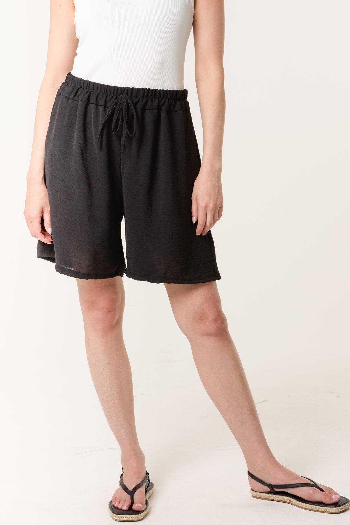 Relaxed Fit Pockets Bermuda Shorts