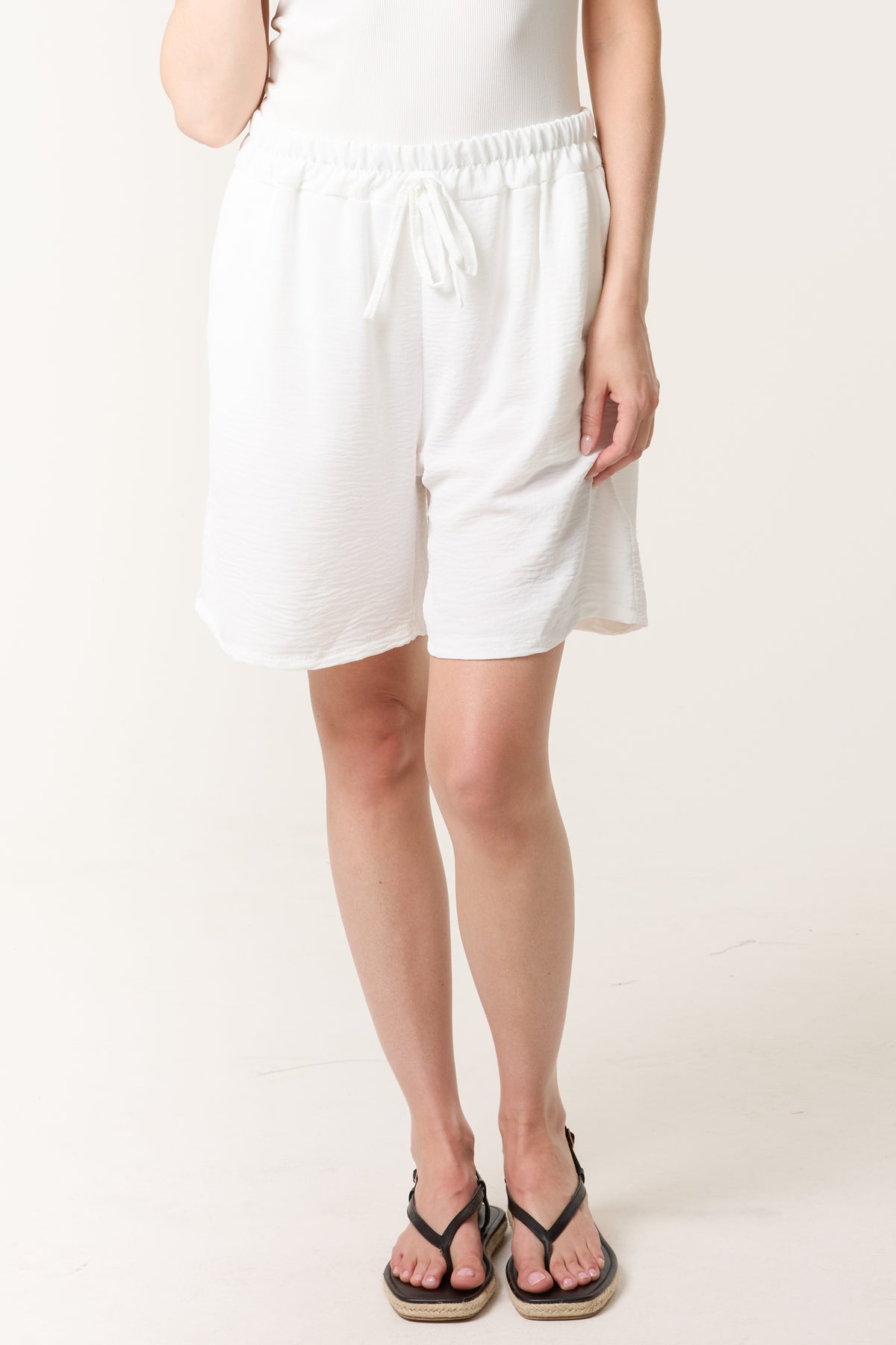 Relaxed Fit Pockets Bermuda Shorts