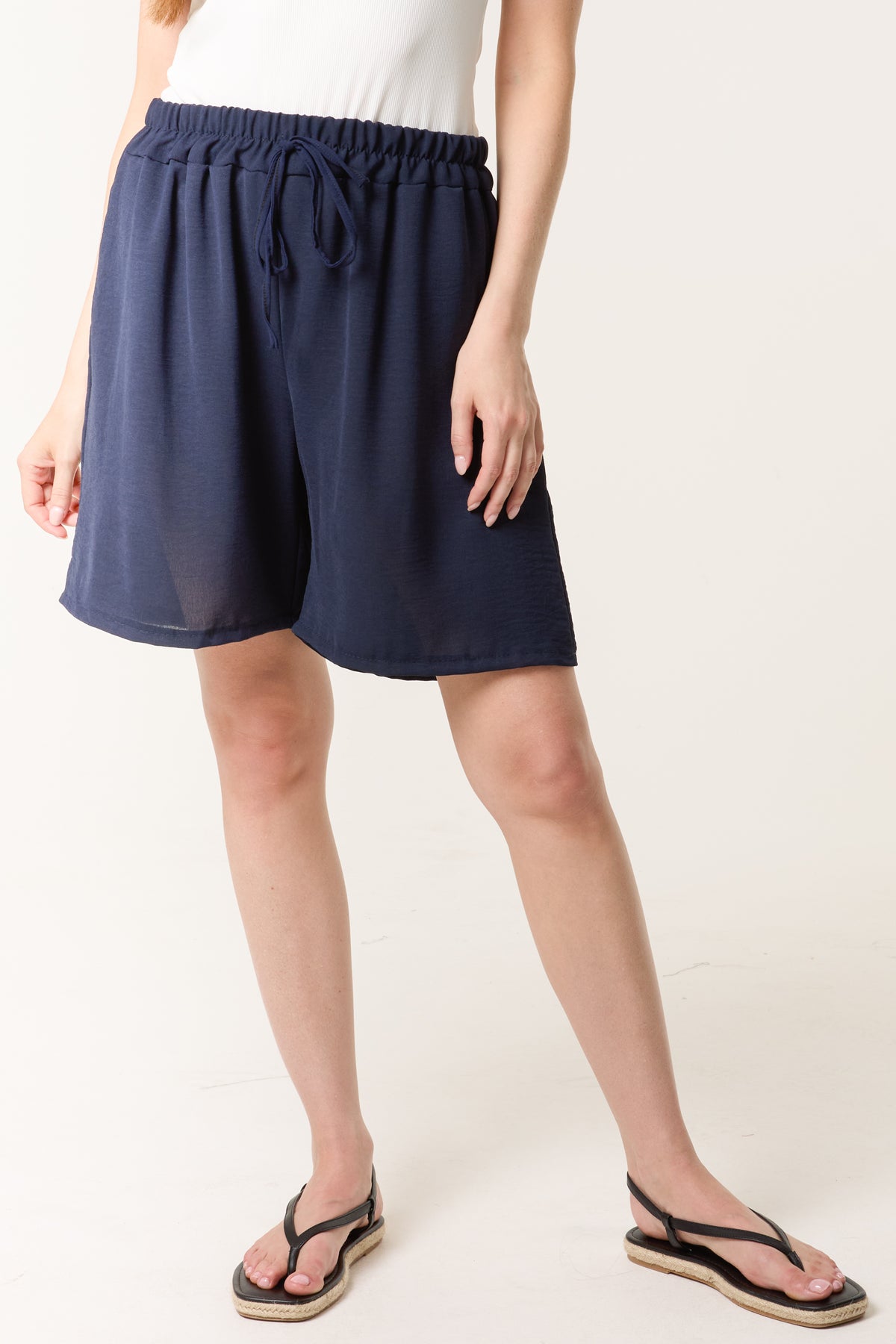 Relaxed Fit Pockets Bermuda Shorts