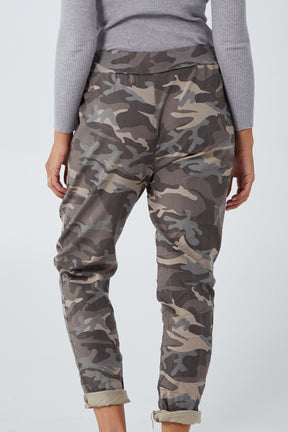 Magic Camouflage Trousers (Extra Large)